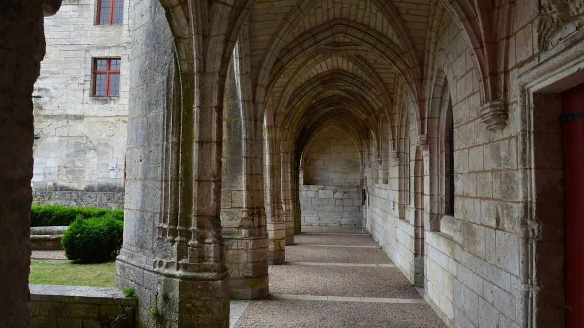 Abbey Architecture Explained: 12 Features to Spot from Nave to Cloister